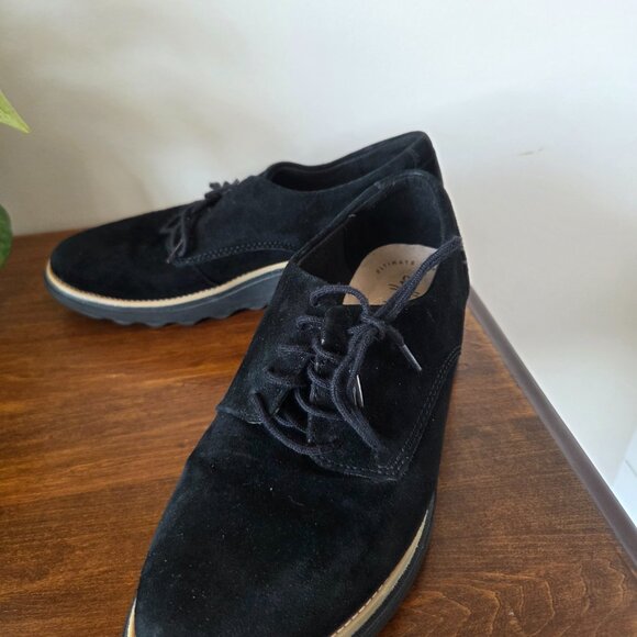 Clarks Collection Faux Suede black lace up wedge shoes. Size 7.5 - Picture 2 of 6